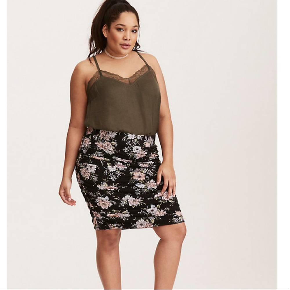 Torrid || Floral Shirred Mini Skirt